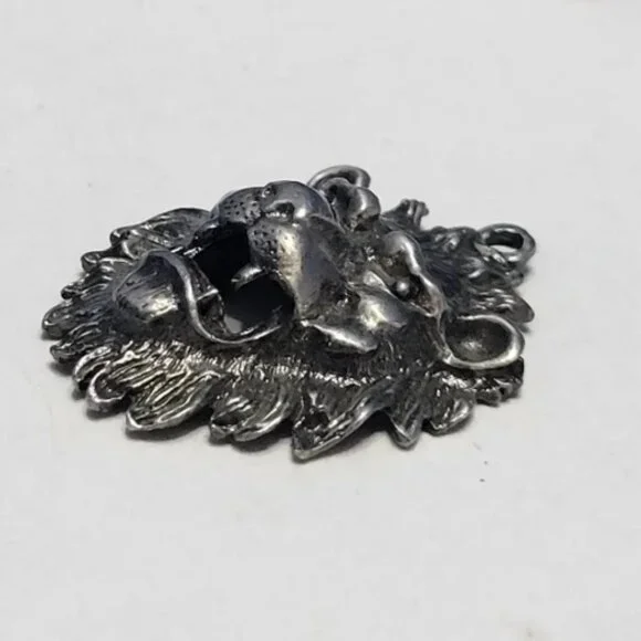 Vintage Silver Tone Metal Lion Head Pendant - Picture 3 of 5